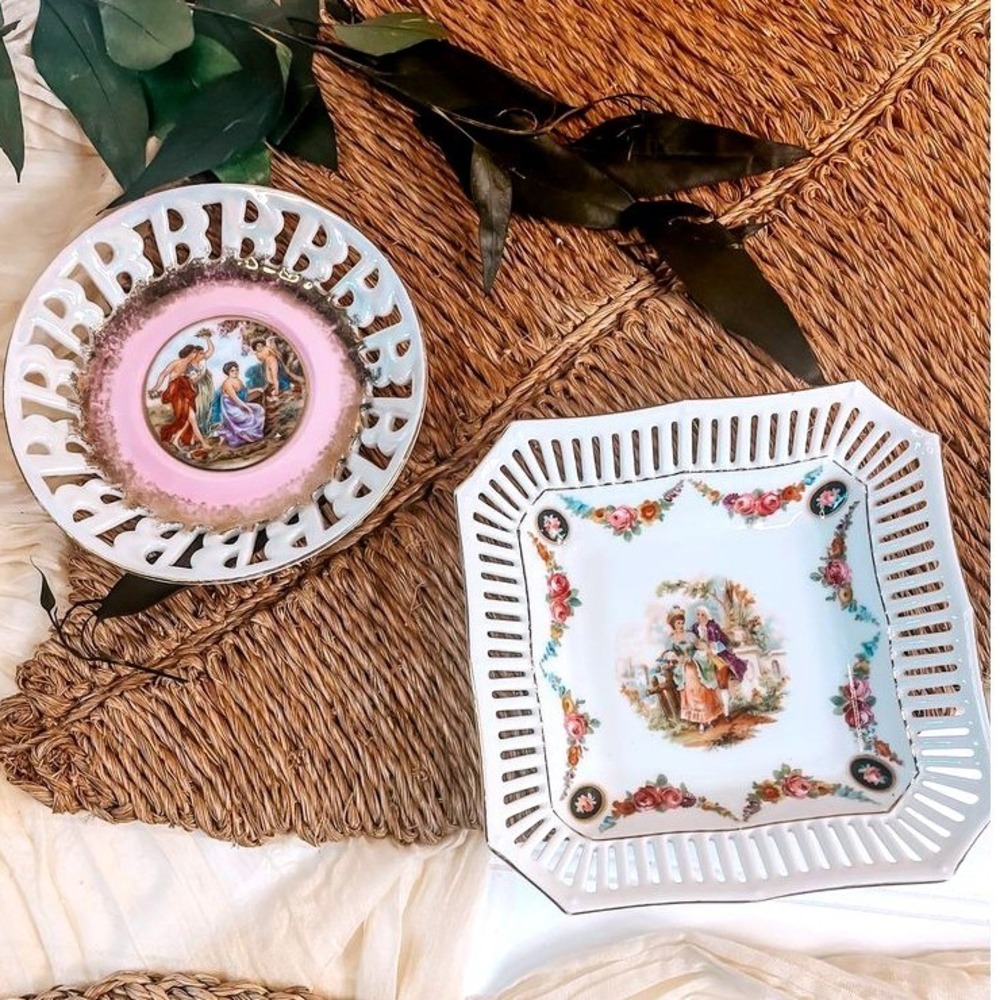 Courting Couple Porcelain and China‎ Plates Vintage Royal Halsey